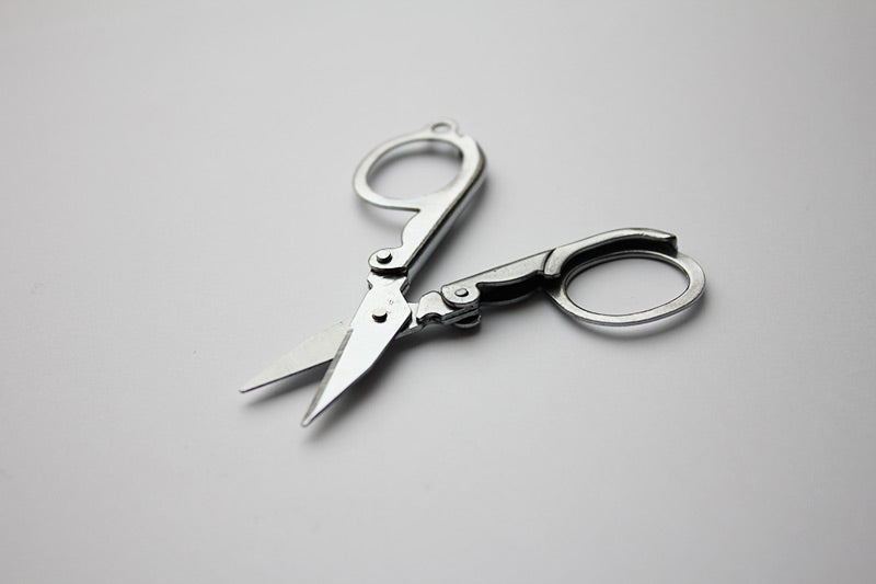 Mini ciseaux pliants coloris Argent