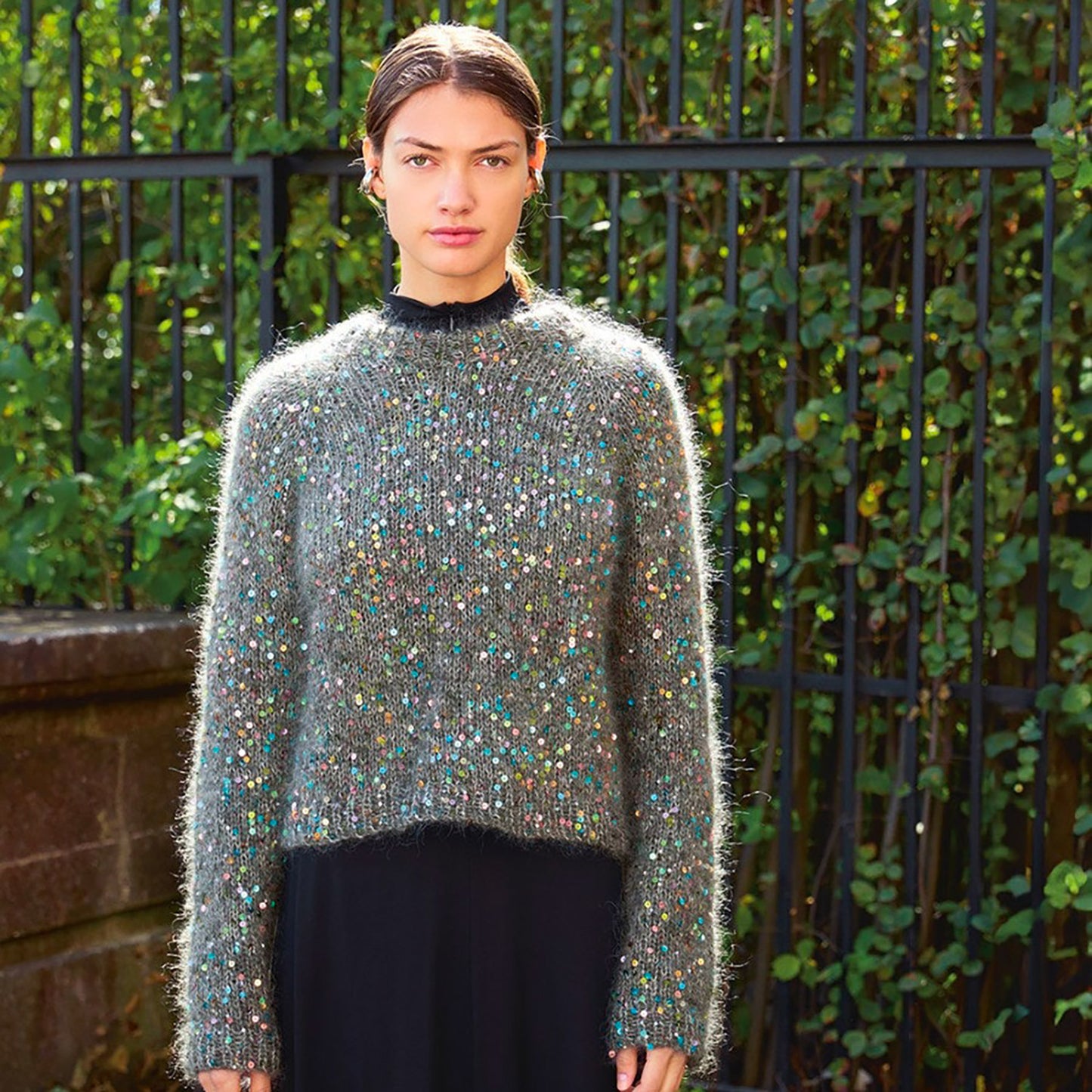 Exemple de rendu tricoté du fil Paljett de Sandnes Garn (doublant un fil mohair très épais)