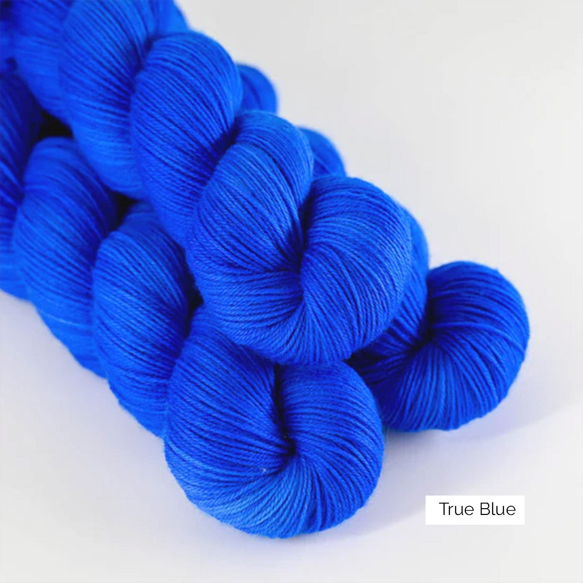 Echeveau de Cashmere Sock de Sysleriget coloris True Blue