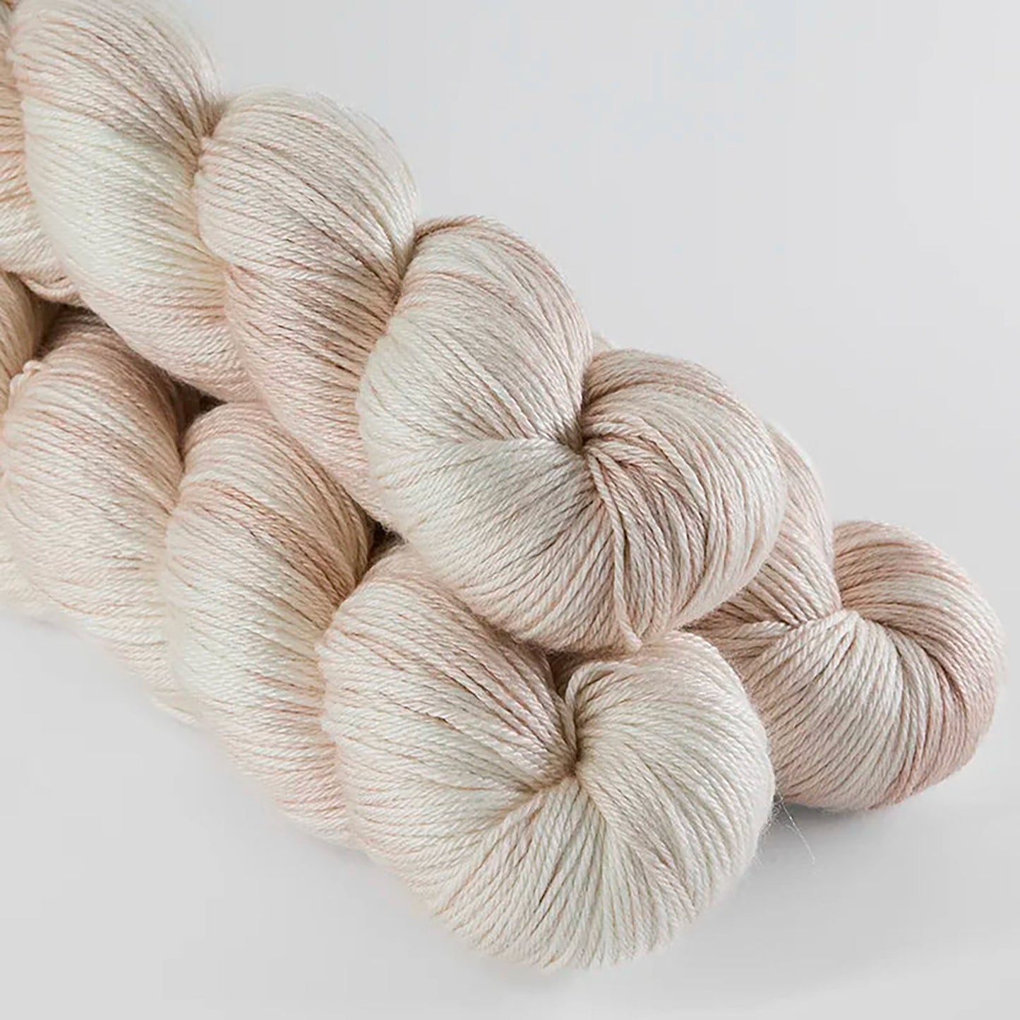 Echeveaux de Merino Silk de Sysleriget coloris Sandstone