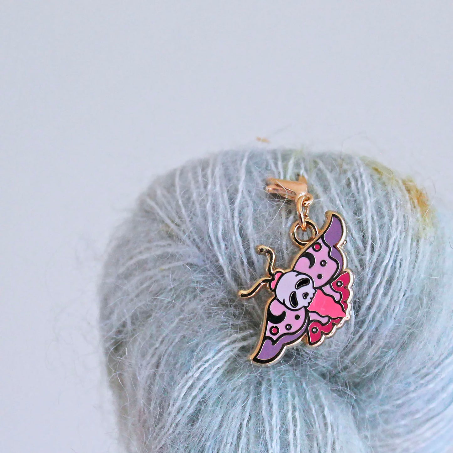 Marqueur de mailles (progress keeper) de Twill & Print, modèle Witchy Moth