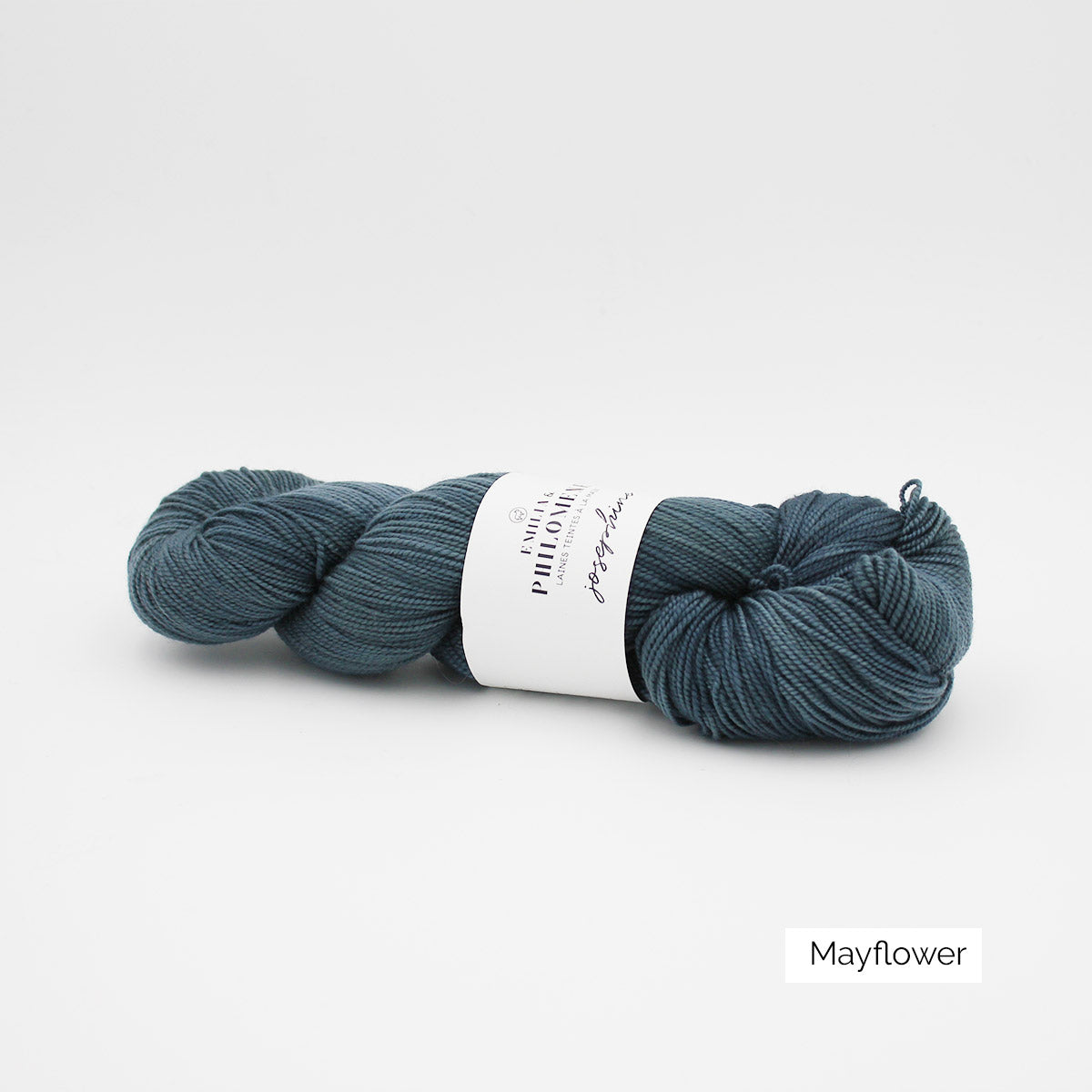 Un écheveau de Joséphine d'Emilia & Philomène coloris Mayflower (bleu ardoise)