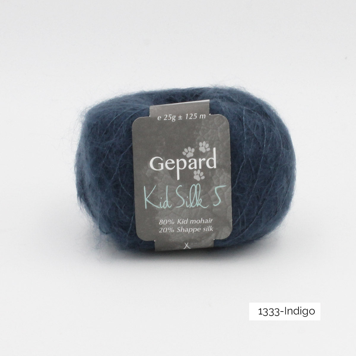 Une pelote de Kid Silk 5 de Gepard Garn dans le coloris Indigo