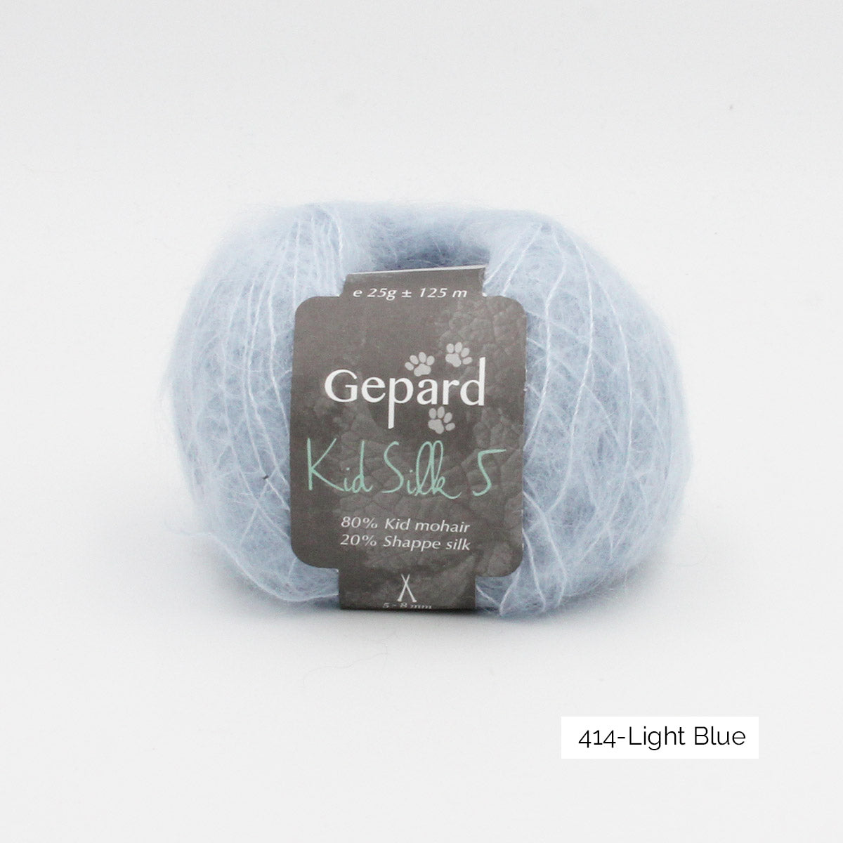 Une pelote de Kid Silk 5 de Gepard Garn dans le coloris Light Blue (bleu clair)