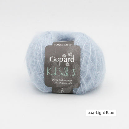 Une pelote de Kid Silk 5 de Gepard Garn dans le coloris Light Blue (bleu clair)