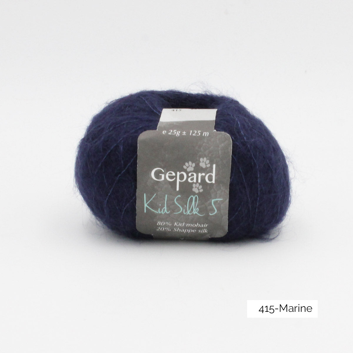 Une pelote de Kid Silk 5 de Gepard Garn dans le coloris Marine