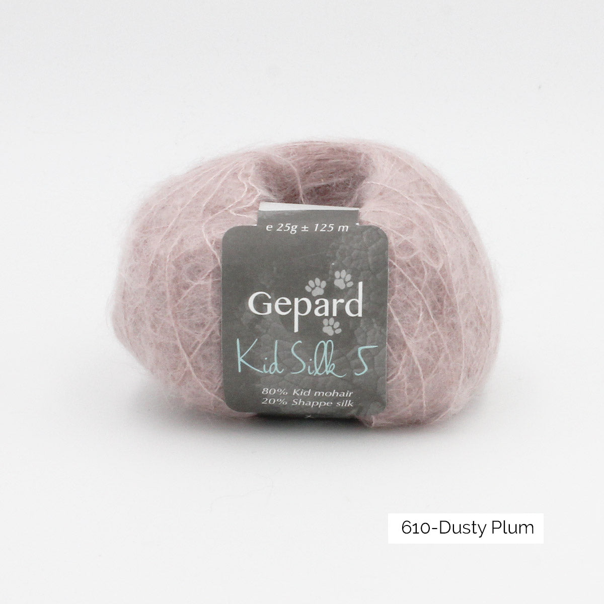 Une pelote de Kid Silk 5 de Gepard Garn dans le coloris Dusty Plum (parme grisé)