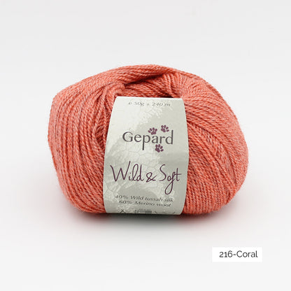 Une pelote de Wild & Soft de Gepard Garn, coloris Coral (corail)