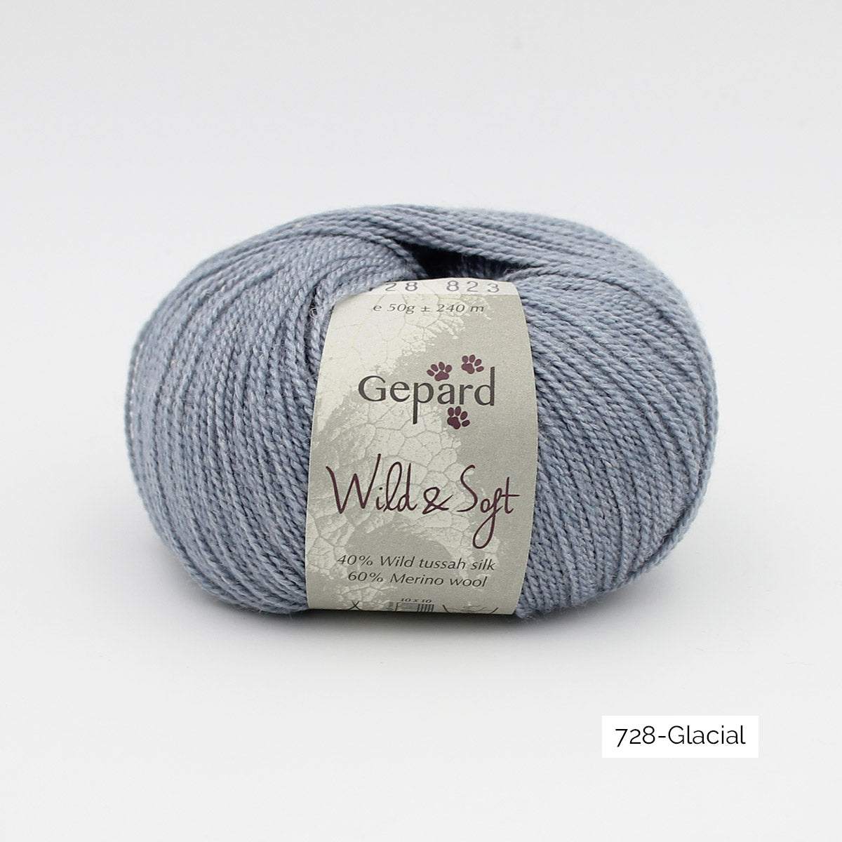 Une pelote de Wild & Soft de Gepard Garn, coloris Glacial (bleu clair)