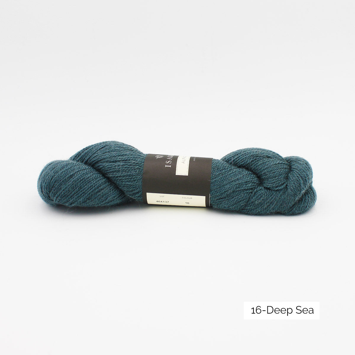 Un écheveau d'Alpaca 2 d'Isager coloris Deep Sea (bleu vert soutenu)