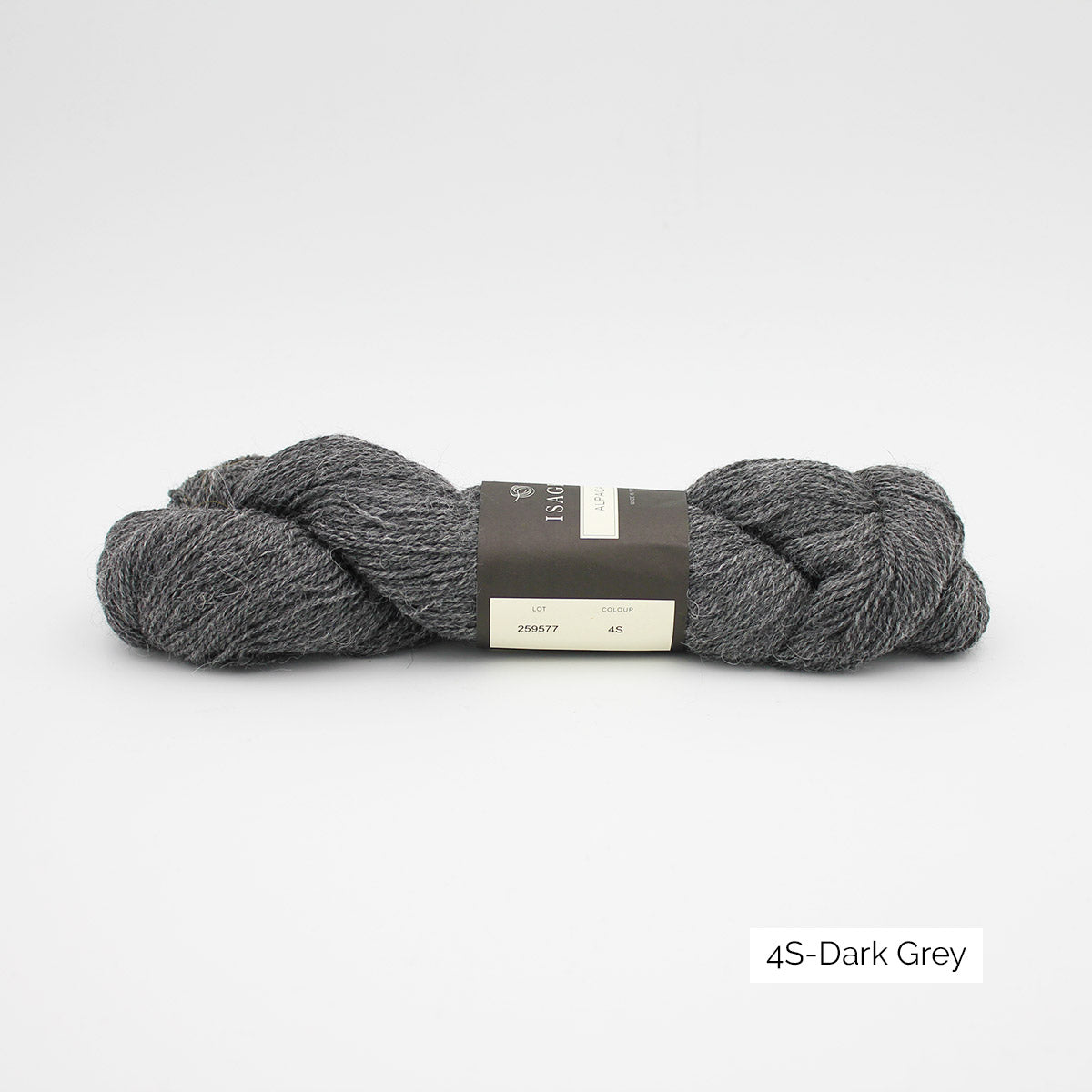 Un écheveau d'Alpaca 2 d'Isager coloris Dark Grey (gris anthracite)