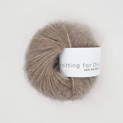 Pelote de Soft Silk Mohair de Knitting for Olive (KFO) coloris Cardamom