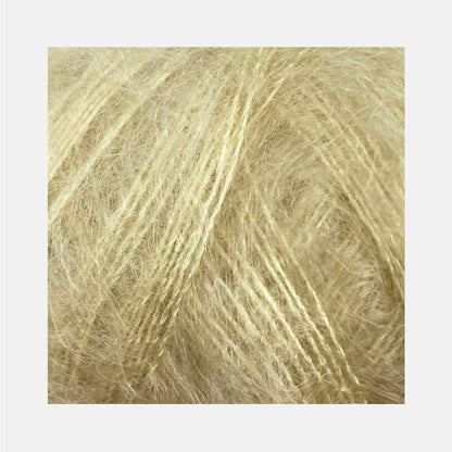 Texture d'une pelote de Soft Silk Mohair de Knitting for Olive, coloris Dusty Banana