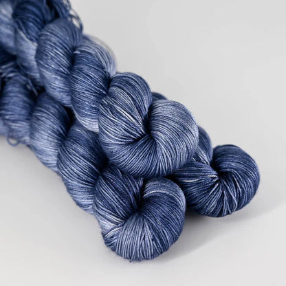 Echeveaux de Pure Silk de Sysleriget, coloris Blued Steel