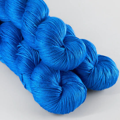 Echeveaux de Pure Silk de Sysleriget, coloris True Blue