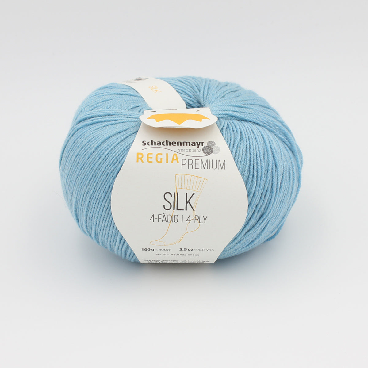 Une pelote de Regia Premium Silk coloris Bleu Ciel