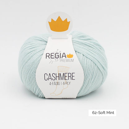 Une pelote de Regia Cashmere Premium, laine à chaussettes avec cachemire, en coloris Soft Mint (vert menthe très clair)