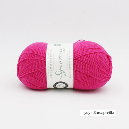 Pelote de Signature de West Yorkshire Spinners coloris Sarsaparilla (rose fuschia vif)