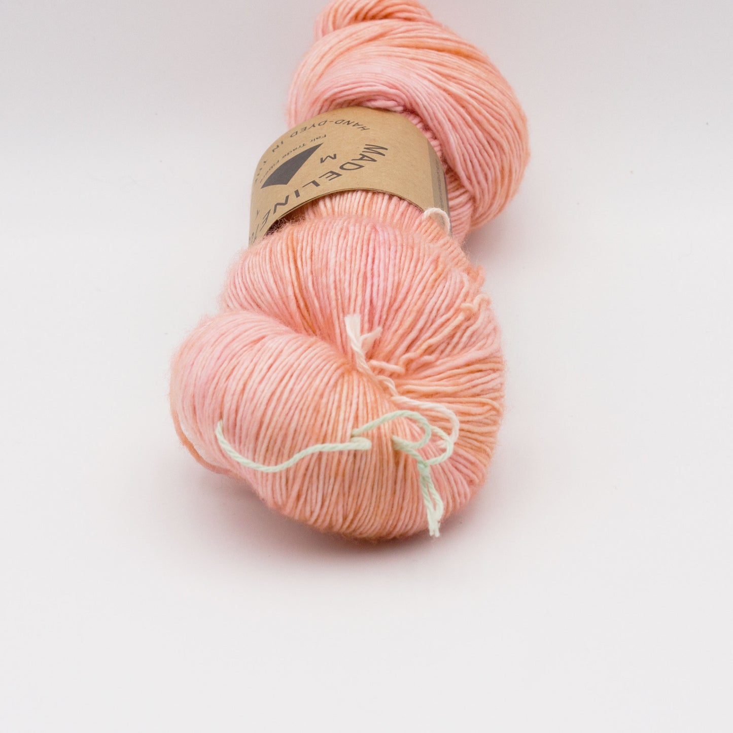 Gros plan sur un écheveau de Tosh Merino Light (TML) de Madeline Tosh coloris Afternoon