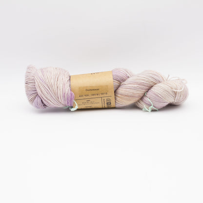 Echeveau de Tosh Merino Light (TML) de Madeline Tosh coloris Dustweaver