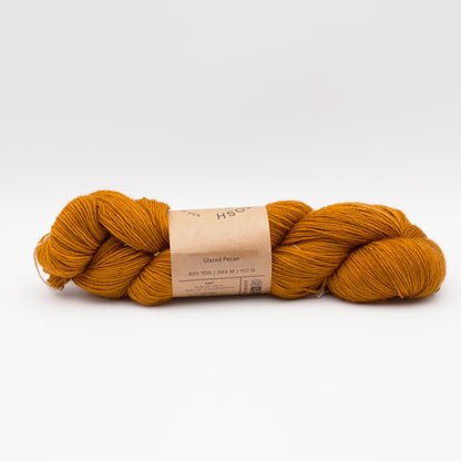 Echeveau de Tosh Merino Light (TML) de Madeline Tosh coloris Glazed Pecan