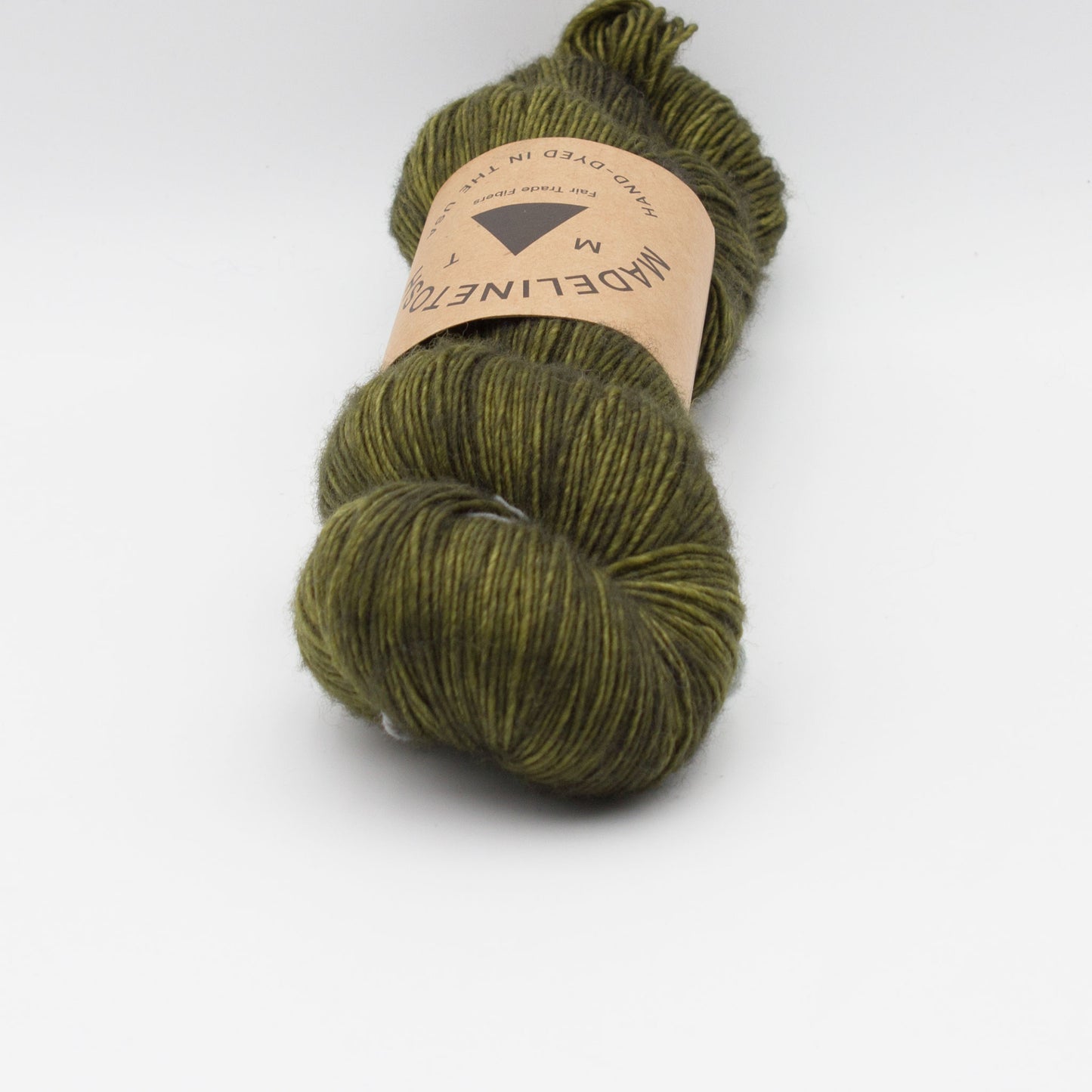 Gros plan sur un écheveau de Tosh Merino Light (TML) de Madeline Tosh coloris Joshua Tree