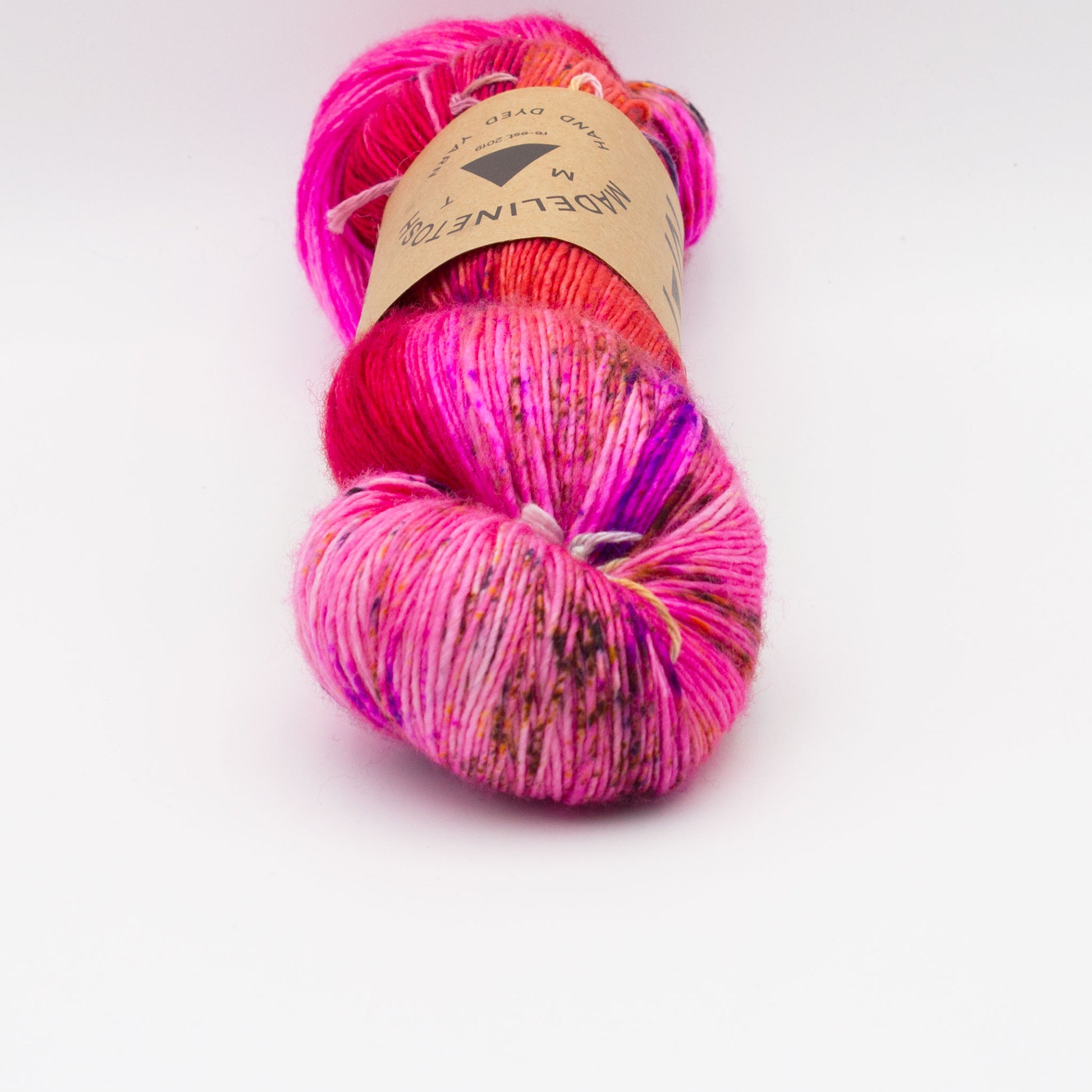 Gros plan sur un écheveau de Tosh Merino Light (TML) de Madeline Tosh coloris Mars in Retrograde