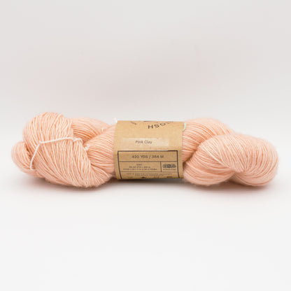 Echeveau de Tosh Merino Light (TML) de Madeline Tosh coloris Pink Clay