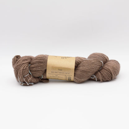 Echeveau de Tosh Merino Light (TML) de Madeline Tosh coloris Toast