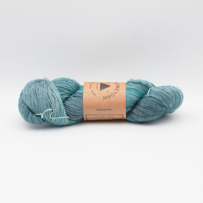 Echeveau de Tosh Merino Light (TML) de Madeline Tosh coloris Undergrowth