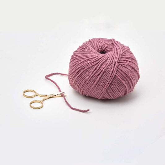 Petits ciseaux de broderie en métal doré Addi