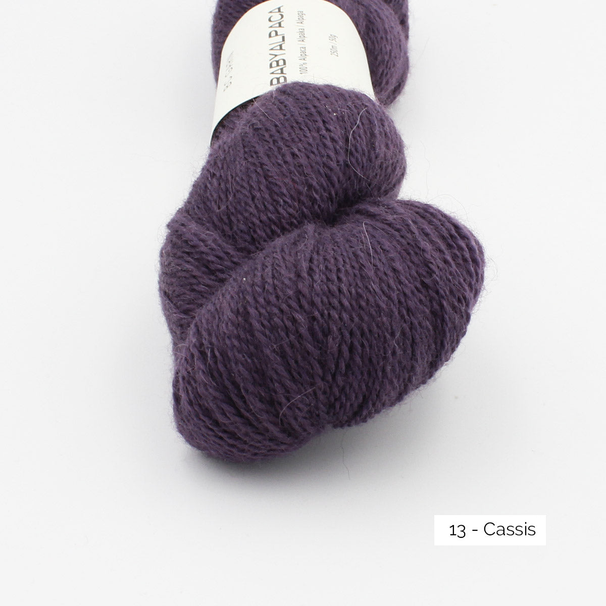 Texture et couleur d'un écheveau de Baby Alpaca de BC Garn coloris 13 Cassis