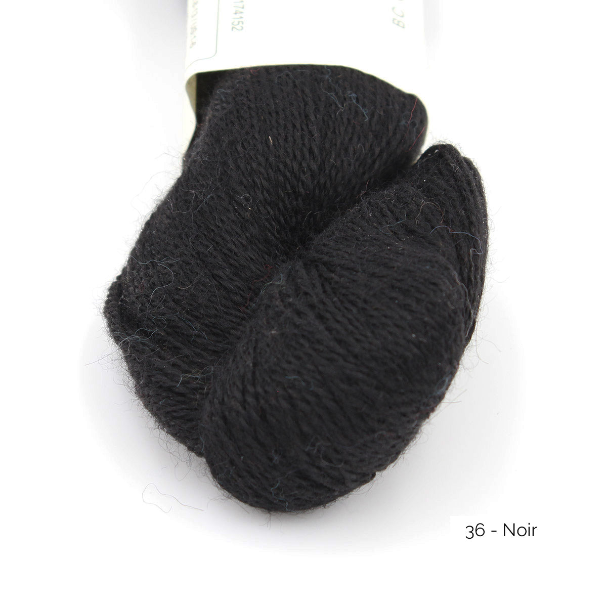 Texture et couleur d'un écheveau de Baby Alpaca de BC Garn, coloris 36 Noir