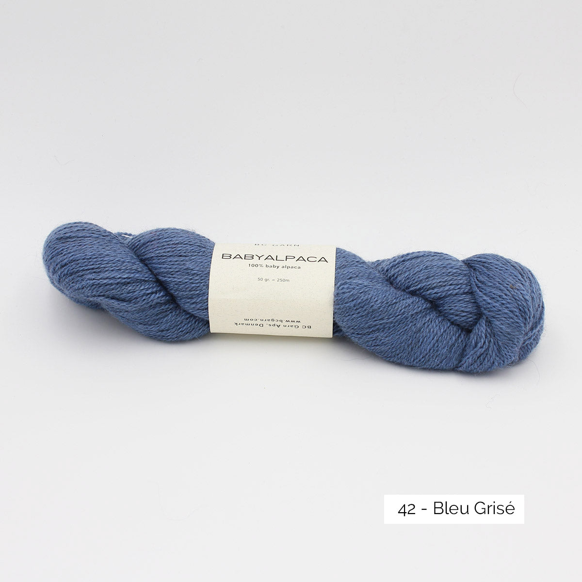 Echeveau de Baby Alpaca de BC Garn, coloris 42 Bleu Grisé