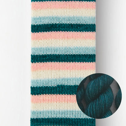 Kit de laine à chaussettes Le Bruit des Aiguilles, coloris Chaque Seconde de Chaque Minute / mini Bleu Paon