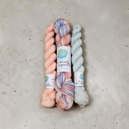 Kit de laine à chaussettes Le Bruit des Aiguilles, coloris Lili Comme Tout / mini Pêche OU Bleu Clair