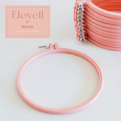 Tambour à broder Brynn & Co en plastique coloris Blush