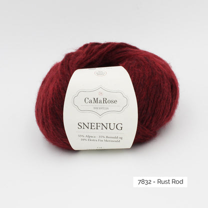 Pelote de Snefnug de CaMaRose, alpaga et mérinos soufflé sur un filet de coton, coloris 7832 Rust Rod