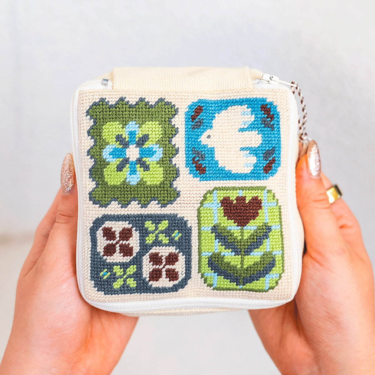 Kit de point de croix de Craft Club, modèle Fluttering Fables