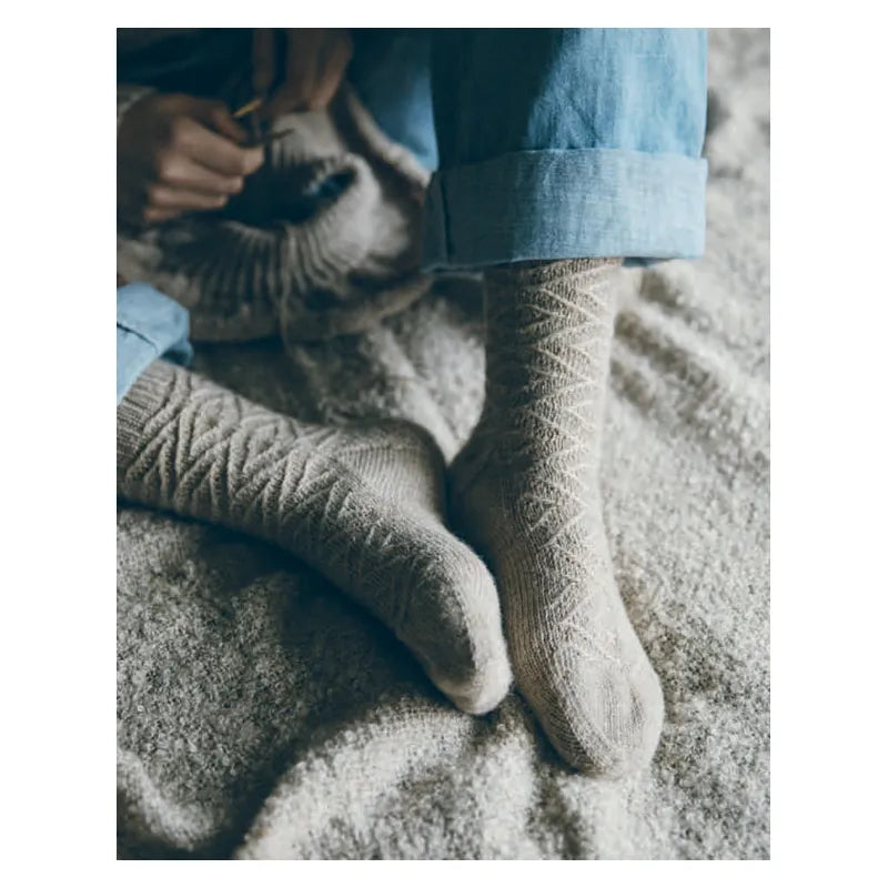 Stone de Tatiana Kulikova, patron de tricot paru dans 52 Chaussettes à Tricoter Toute l'Année, version française du 52 Weeks of Socks, paru aux Editions de Saxe