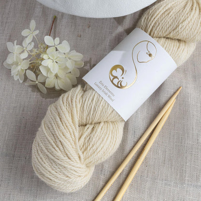 Echeveau de Elements Luxury Irish Wool DK d'Eriu coloris 1048 Air