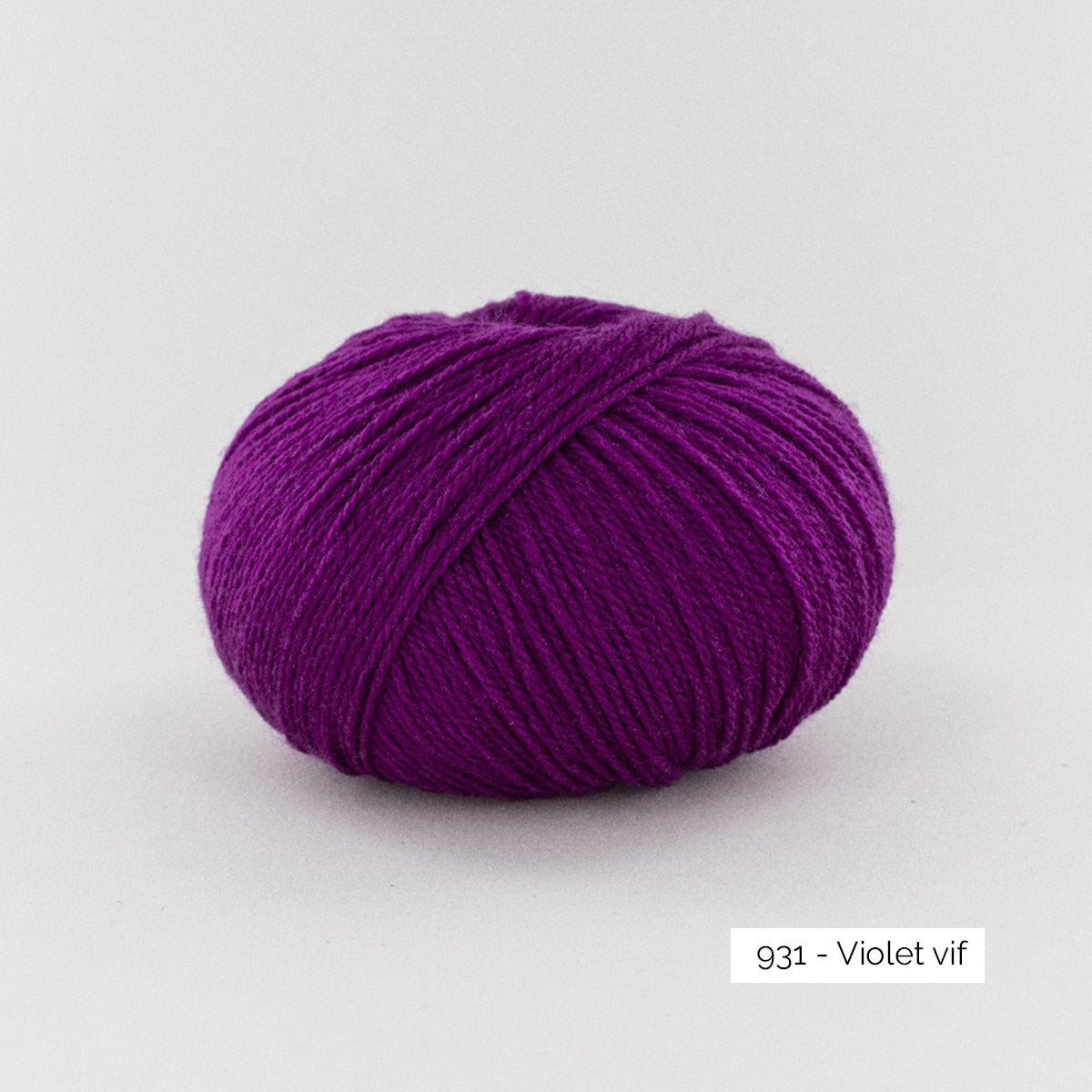 Pelote de mérinos extrafin superwash BB Mérinos de Fonty, coloris 931 Violet Vif