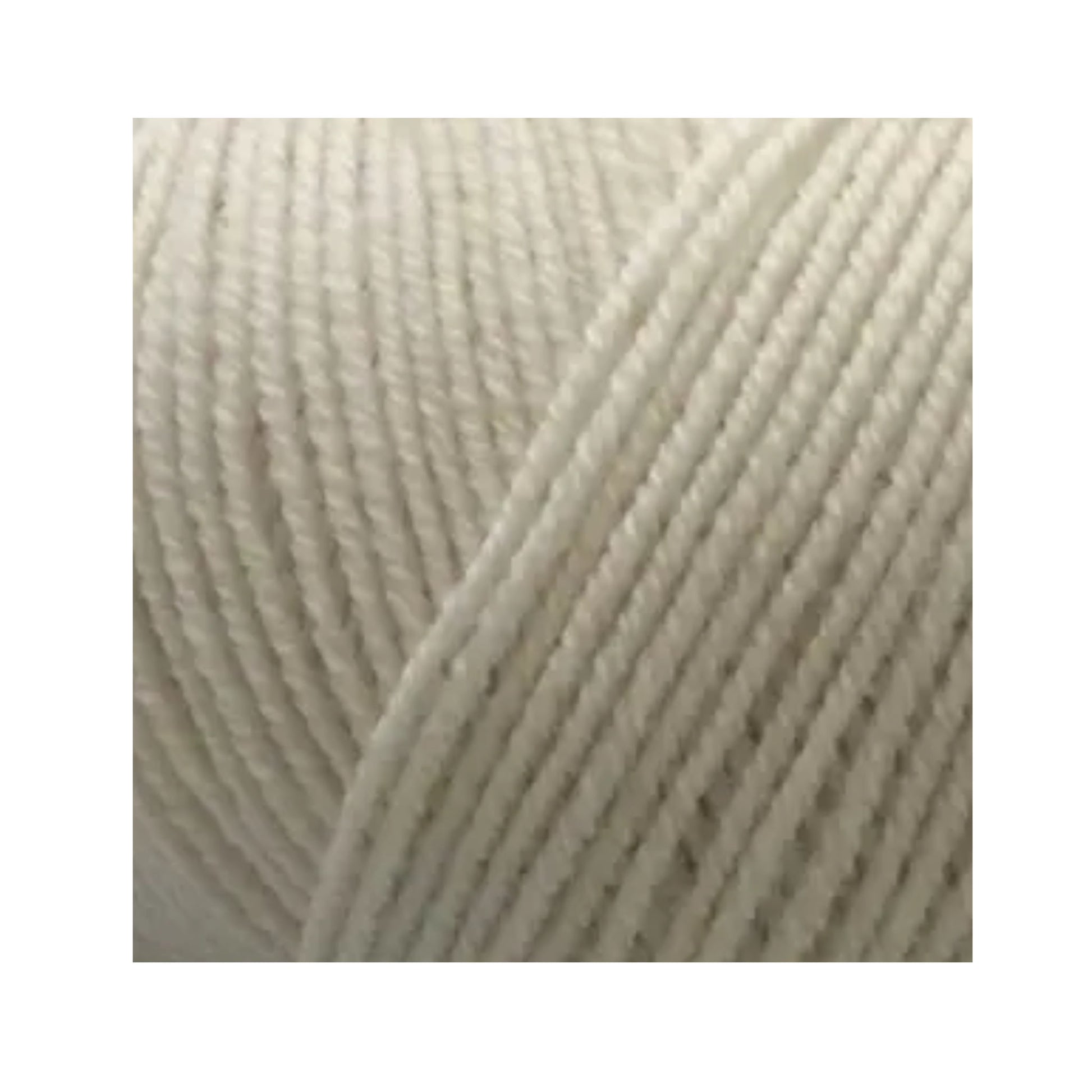 Texture et couleur d'une pelote de mérinos My Fine Wool de Gepard Garn, coloris 101 Cream