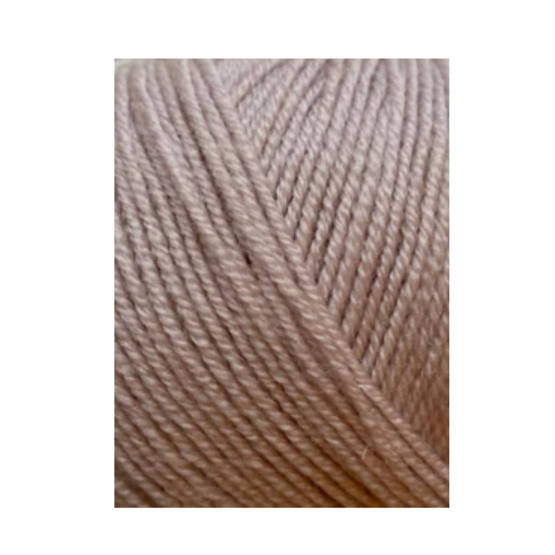 Texture et couleur d'une pelote de mérinos My Fine Wool de Gepard Garn, coloris 404 Nude