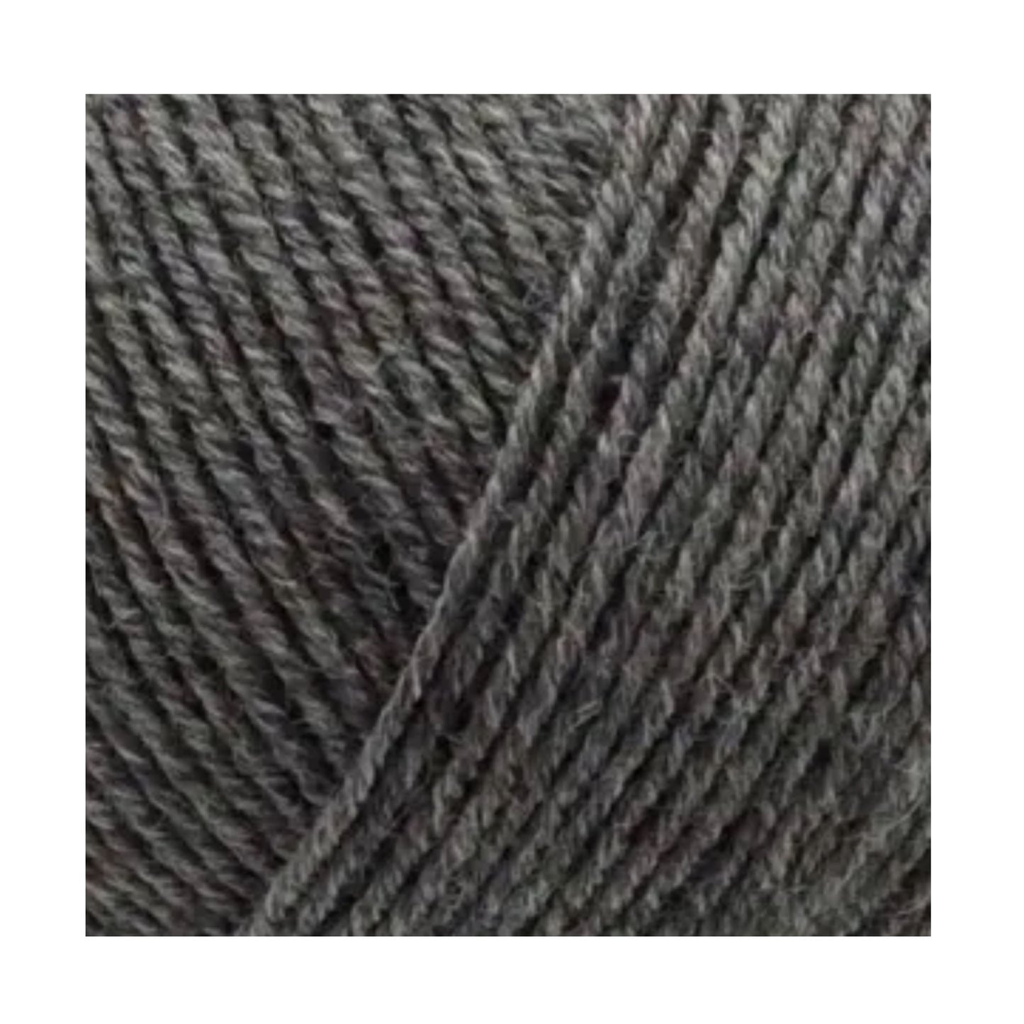 Texture et couleur d'une pelote de mérinos My Fine Wool de Gepard Garn, coloris 540 Medium Grey