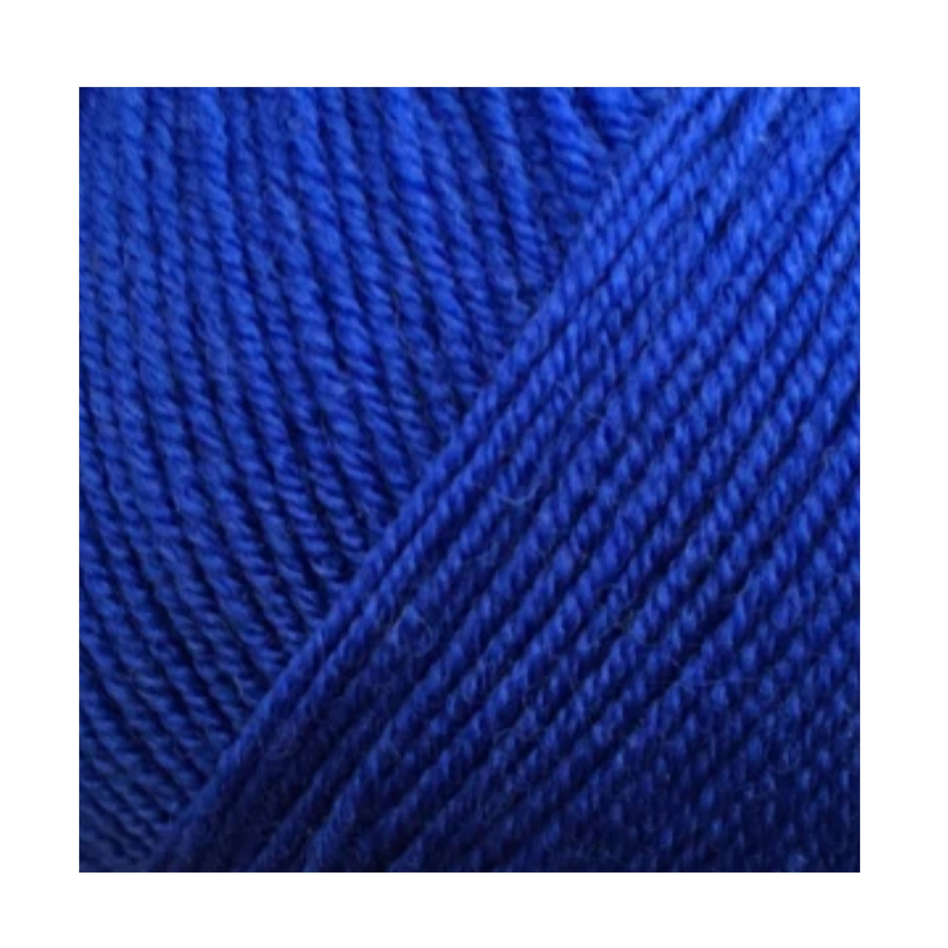 Texture et couleur d'une pelote de mérinos My Fine Wool de Gepard Garn, coloris 750 Cobalt Blue