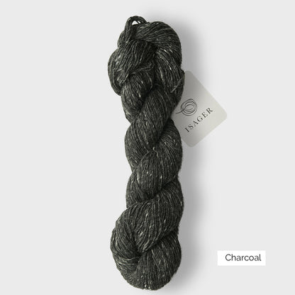 Echeveau de laine et mohair Tweed d'Isager, coloris Charcoal (gris foncé avec noppes claires)