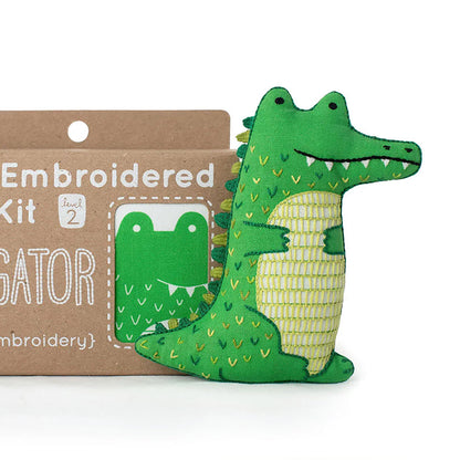 Kit de broderie Embroidered Doll de Kiriki Press modèle Alligator