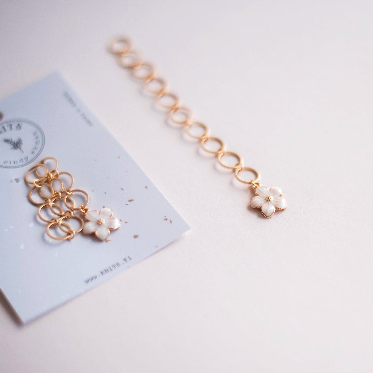 Compte-rangs chaînette Knits by ce, modèle Lys Blanc