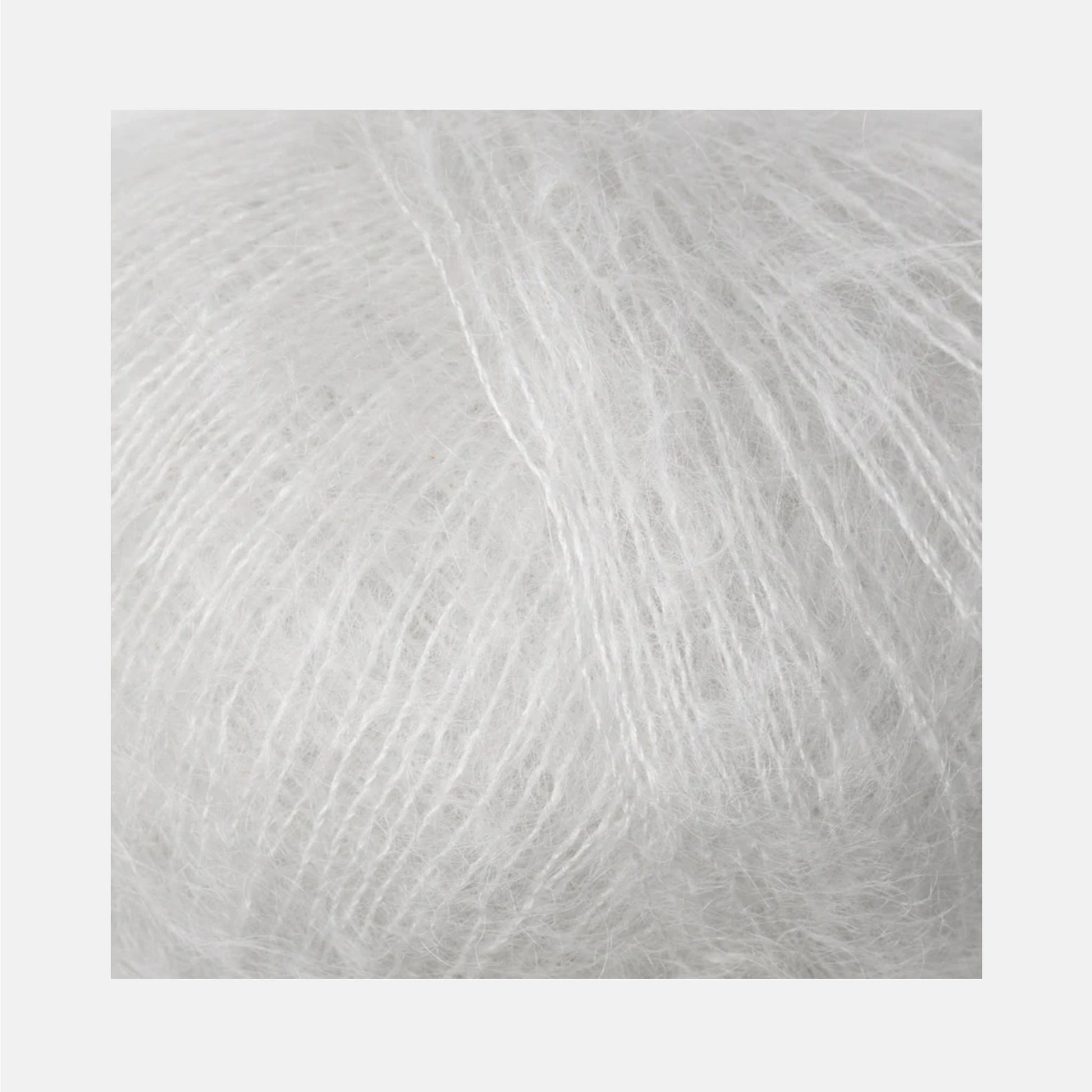 Texture d'une pelote de Soft Silk Mohair de Knitting For Olive coloris Limestone